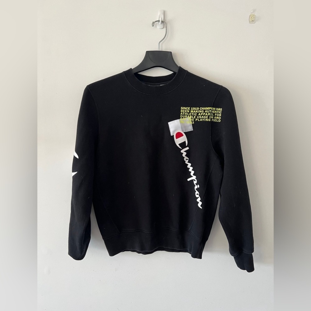 Men’s medium black Champion pullover